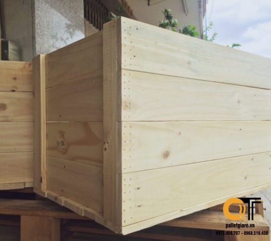 Pallet thùng kín 
